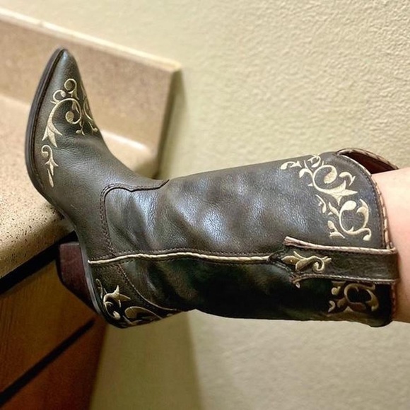 Justin Cowboy Boots - Picture 3 of 4